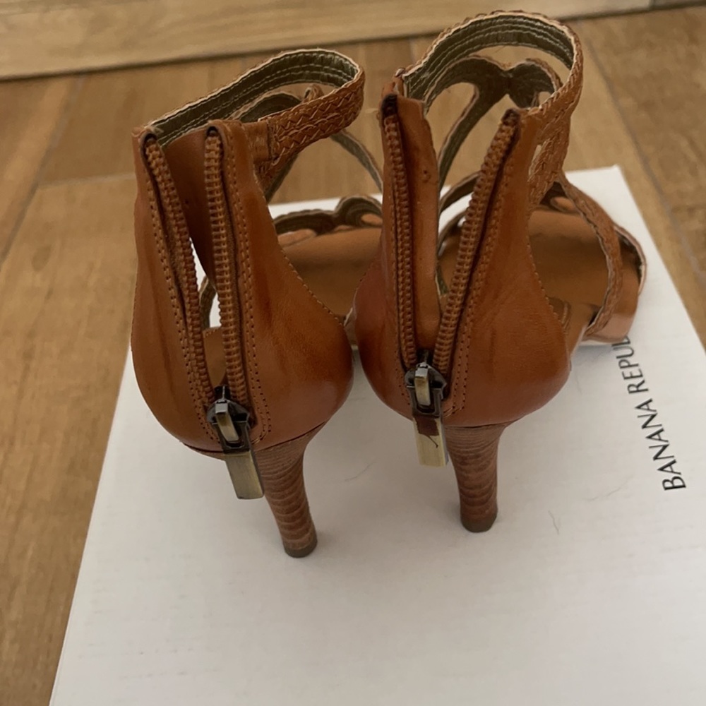 Banana republic heels size 7 tan leather - Picture 3 of 5